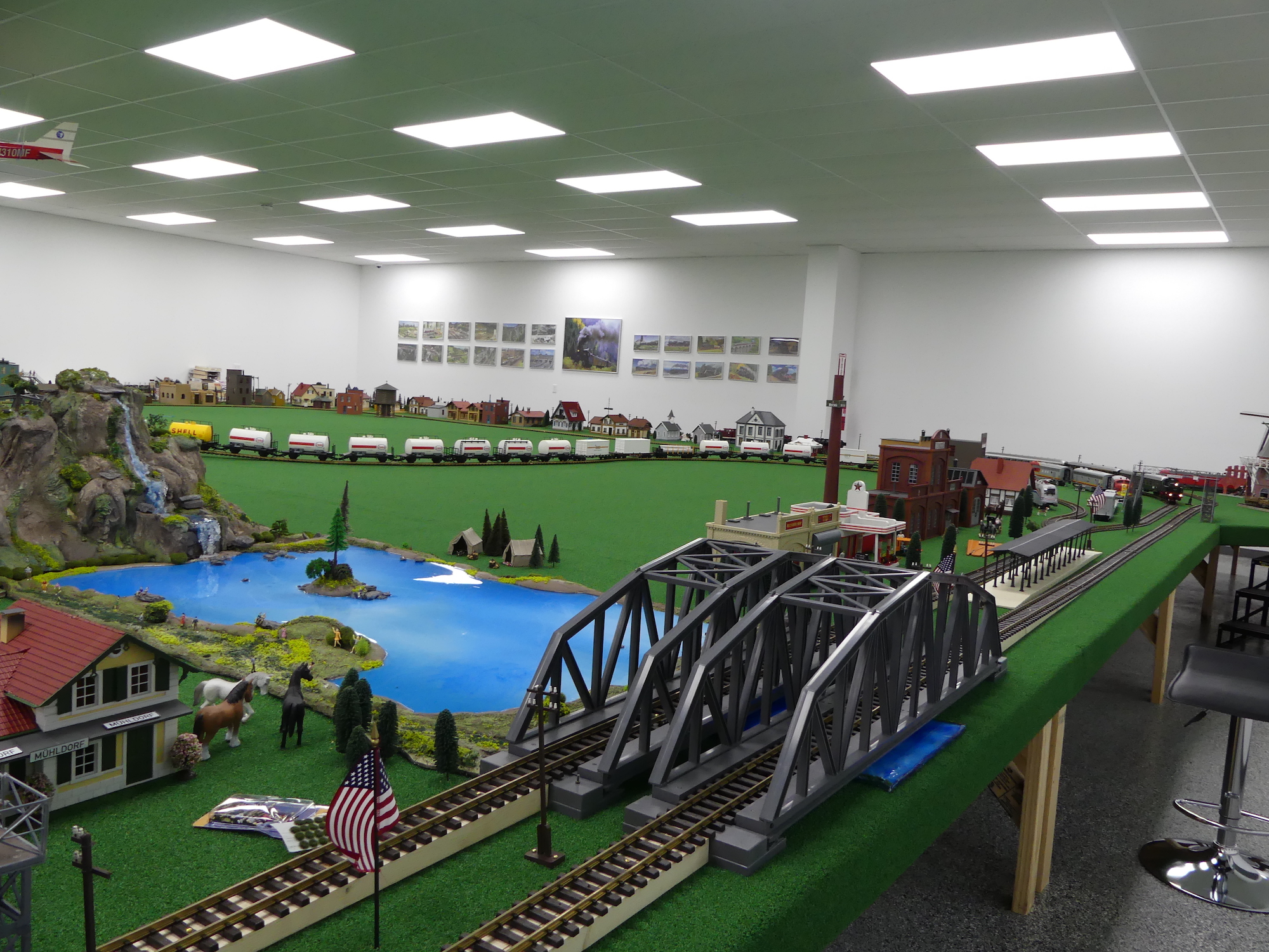 Nice water effect on this G scale layout.