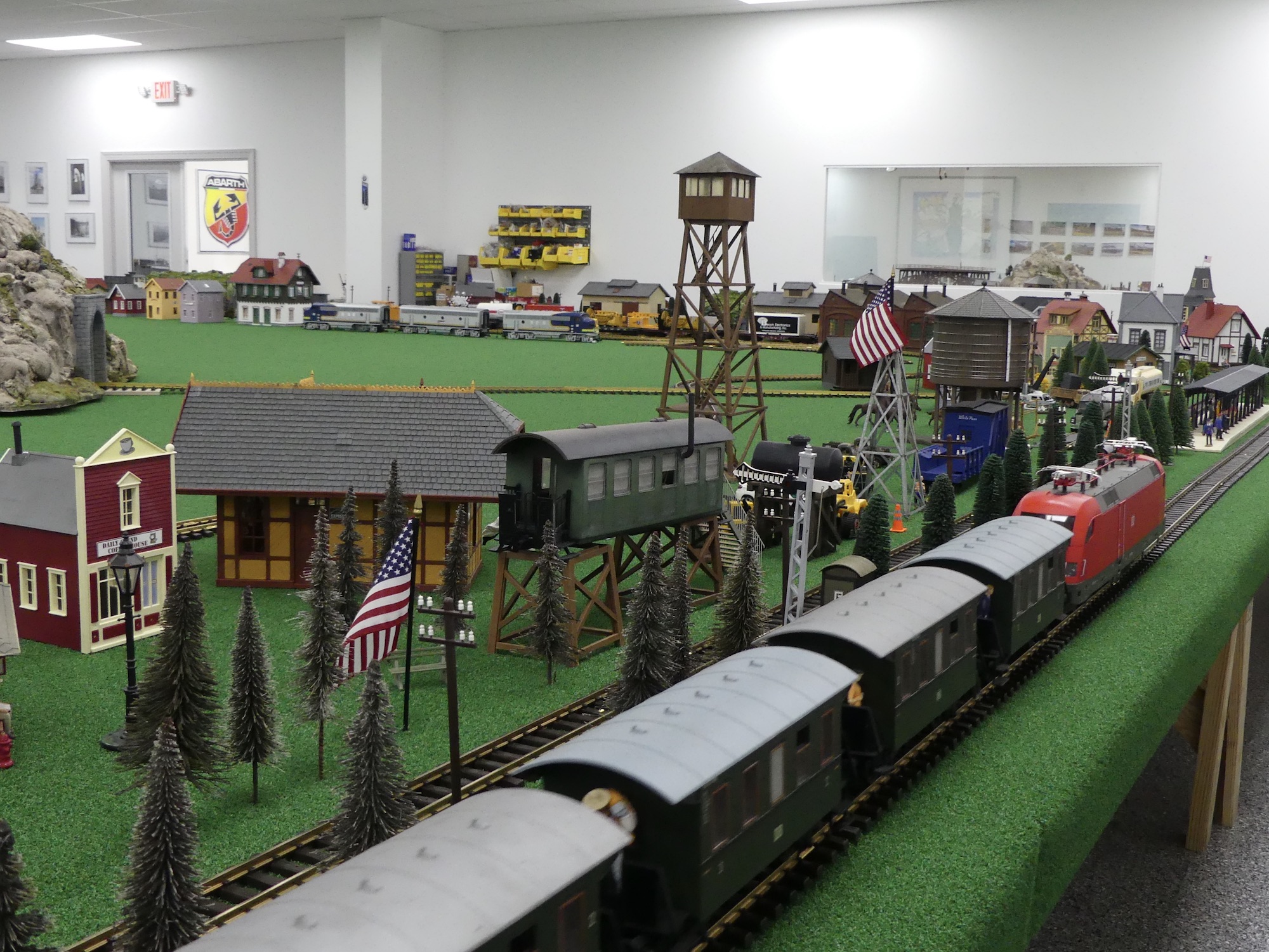 Electric-powered G scale passenger train