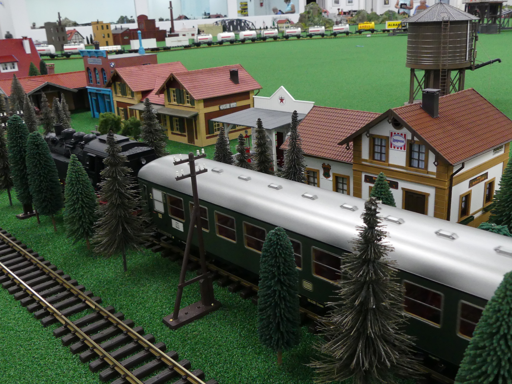 G Scale Model Railroading: Featuring Dieter's Trains - a Great, Fantastic, Huge and Growing Layout - Lots of fun for all ages!