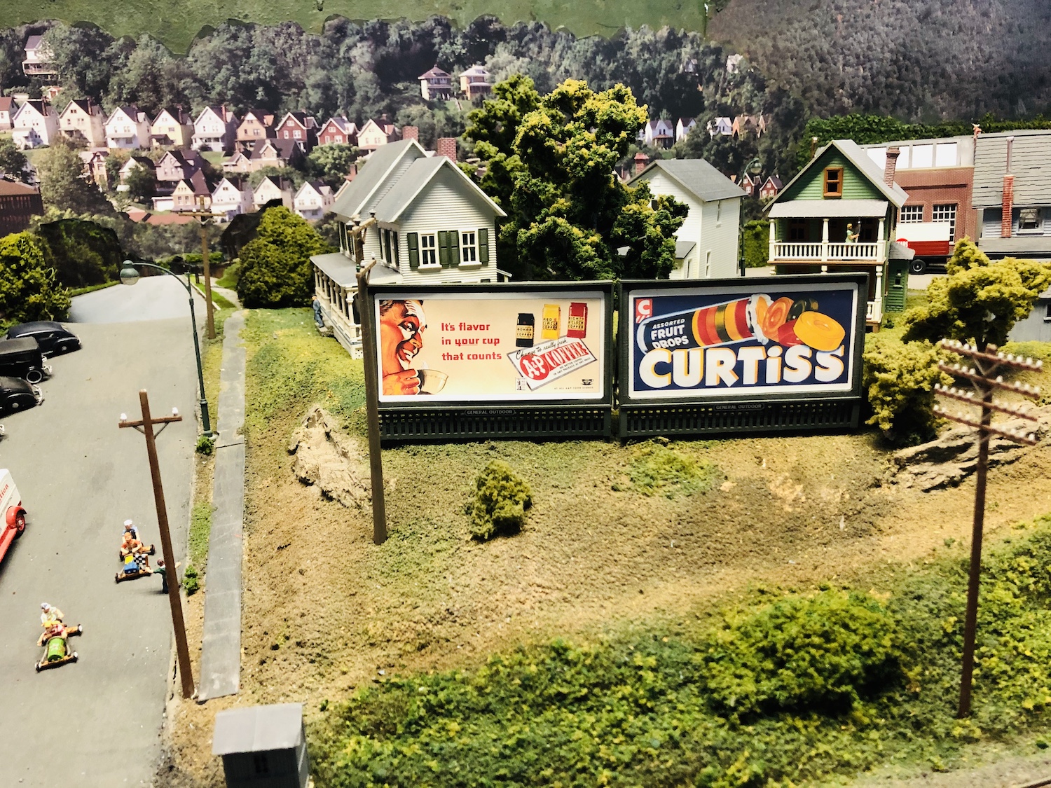 Lots of details in this one small area on Chuck Davis' Lehigh Valley Railroad.